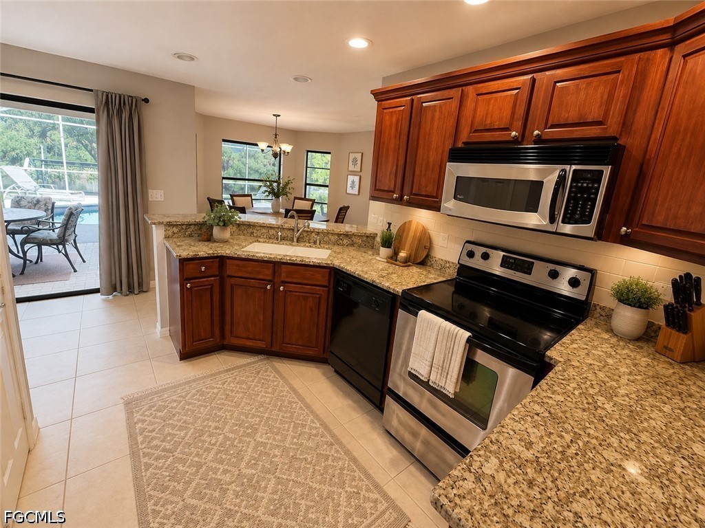 3 Bed Pool Home for Sale in Cape Coral, photo 7