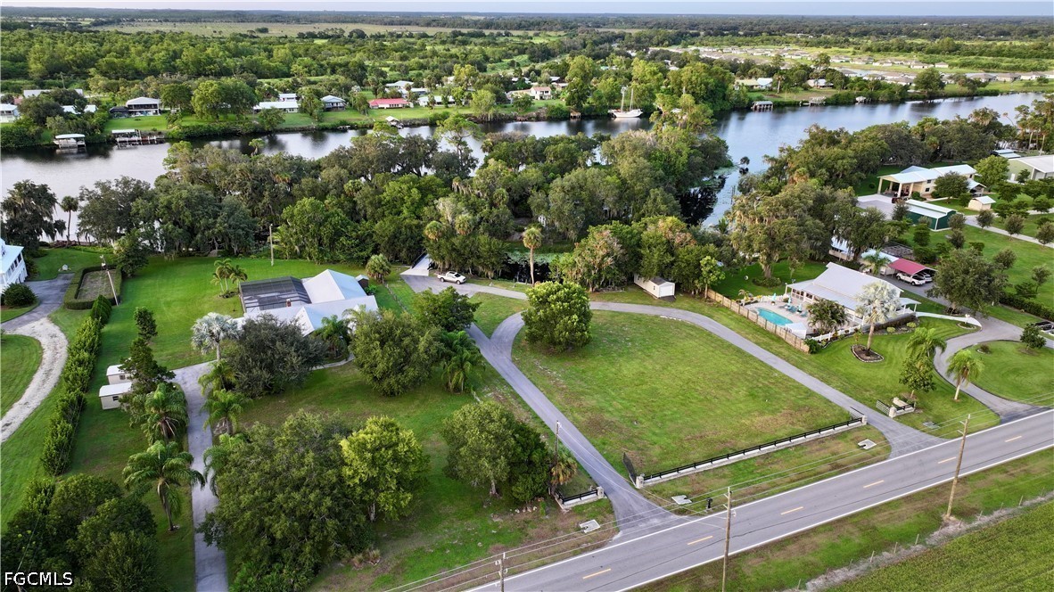 3 Bed Waterfront Home for Sale in Labelle, photo 7
