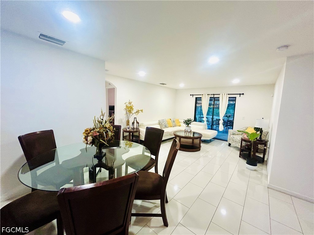 3 Bed SingleFamilyResidence for Sale in Shadow Lakes, photo 7