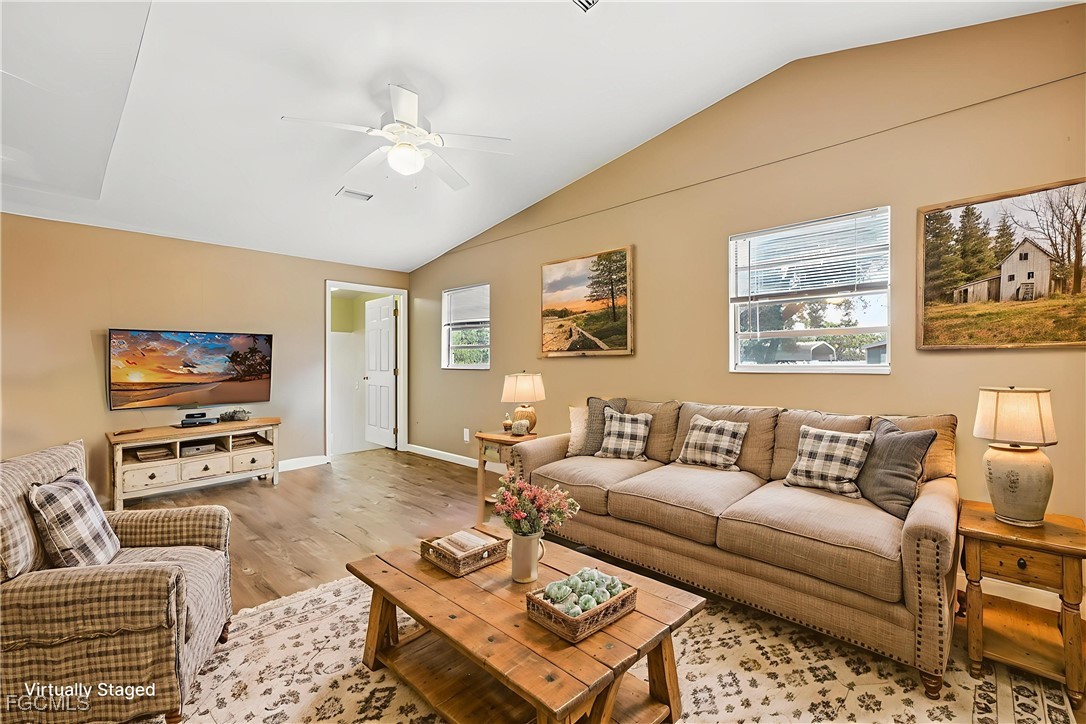 2 Bed SingleFamilyResidence for Sale in Fort Myers, photo 8