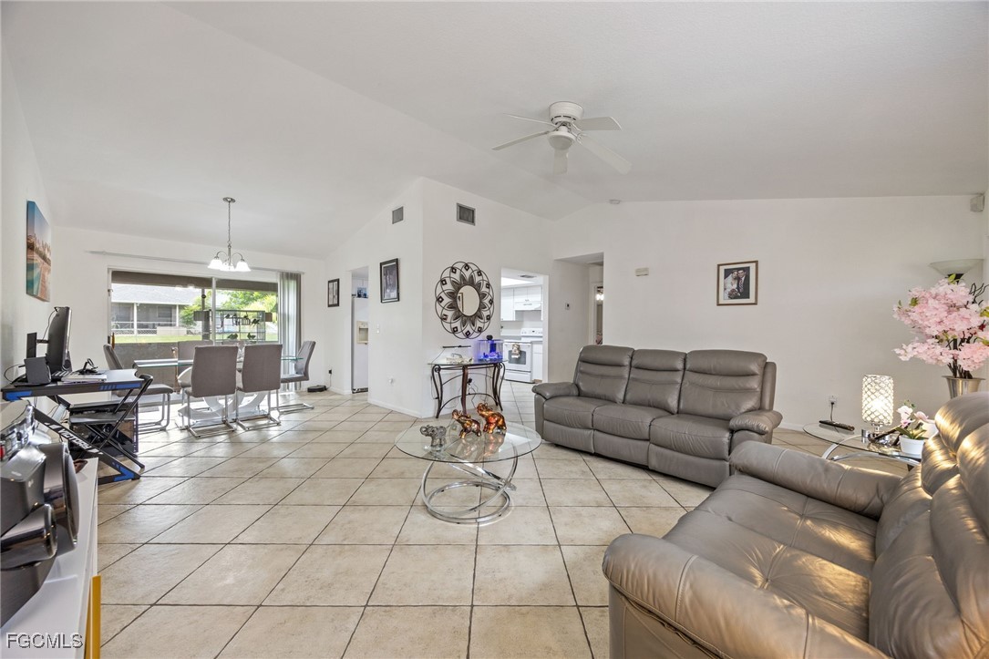 3 Bed SingleFamilyResidence for Sale in Cape Coral, photo 8