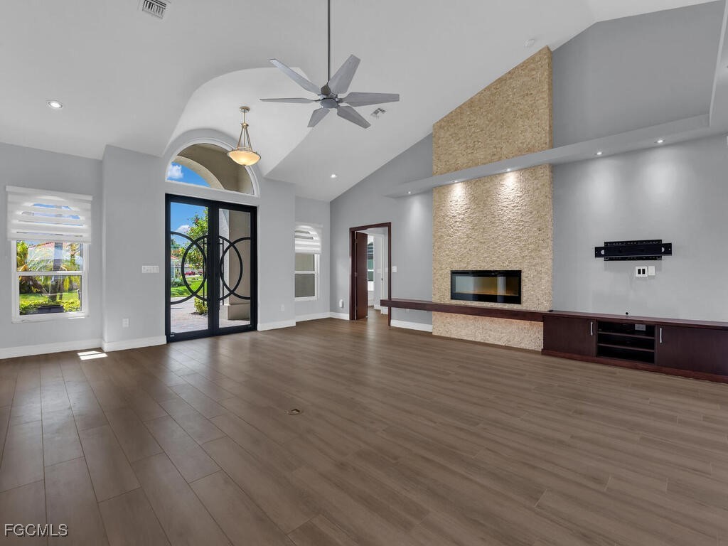 5 Bed Pool Home for Sale in Rose Garden, photo 8