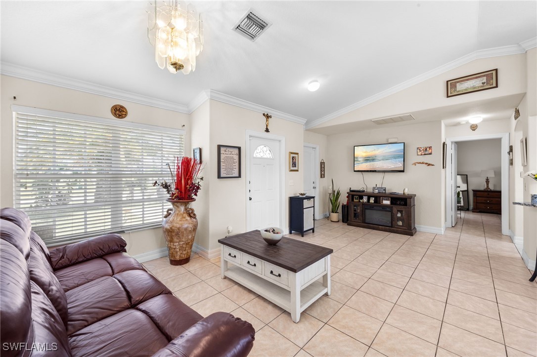 3 Bed SingleFamilyResidence for Sale in Cape Coral, photo 8