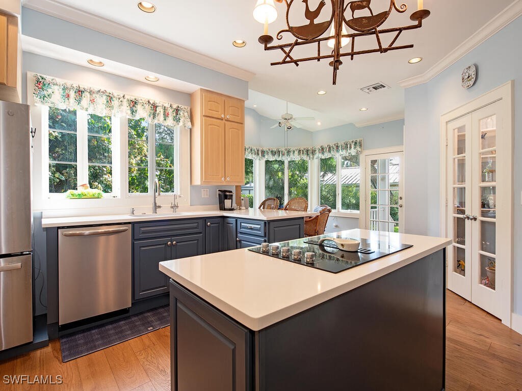 3 Bed SingleFamilyResidence for Sale in Olde Naples, photo 8