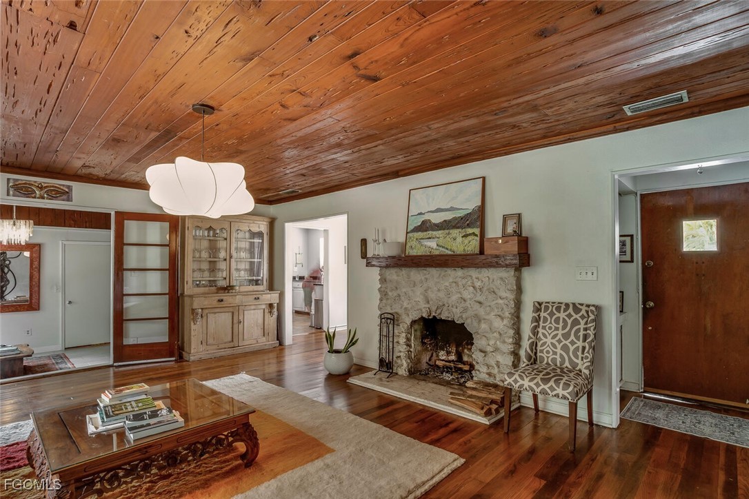 2 Bed SingleFamilyResidence for Sale in Edison Manor, photo 8