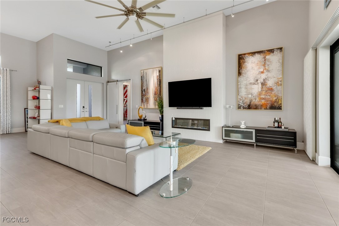 3 Bed Pool Home for Sale in Cape Coral, photo 8