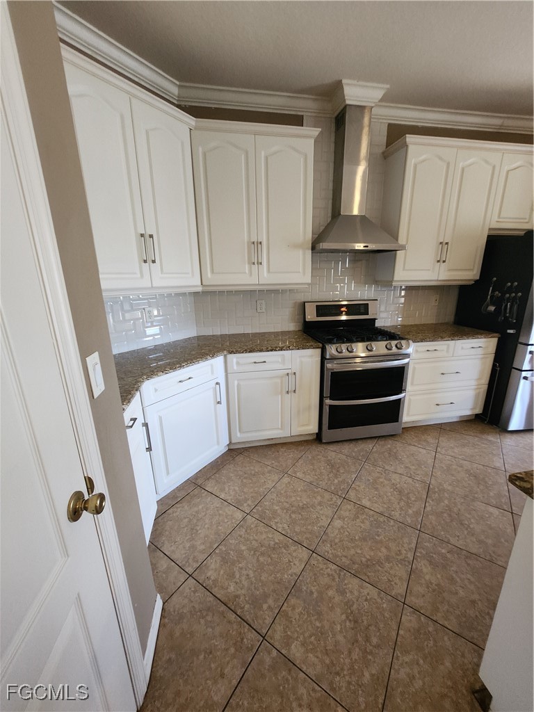 3 Bed Waterfront Home for Sale in Cape Coral, photo 8