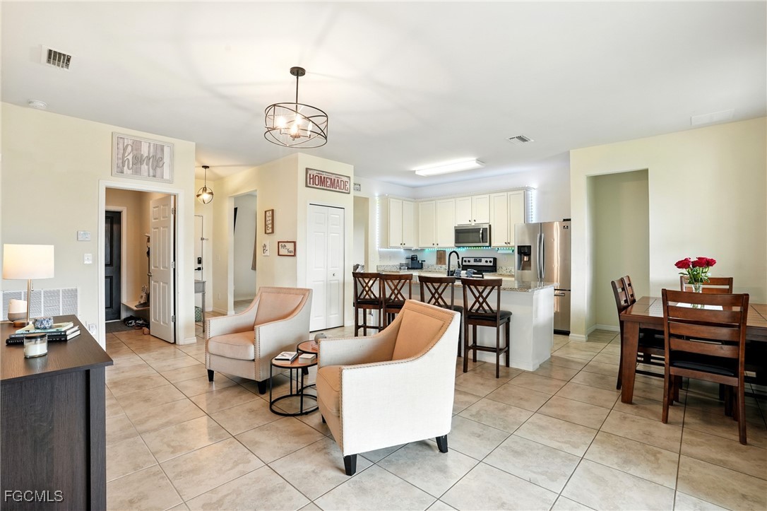 4 Bed SingleFamilyResidence for Sale in Cape Coral, photo 8