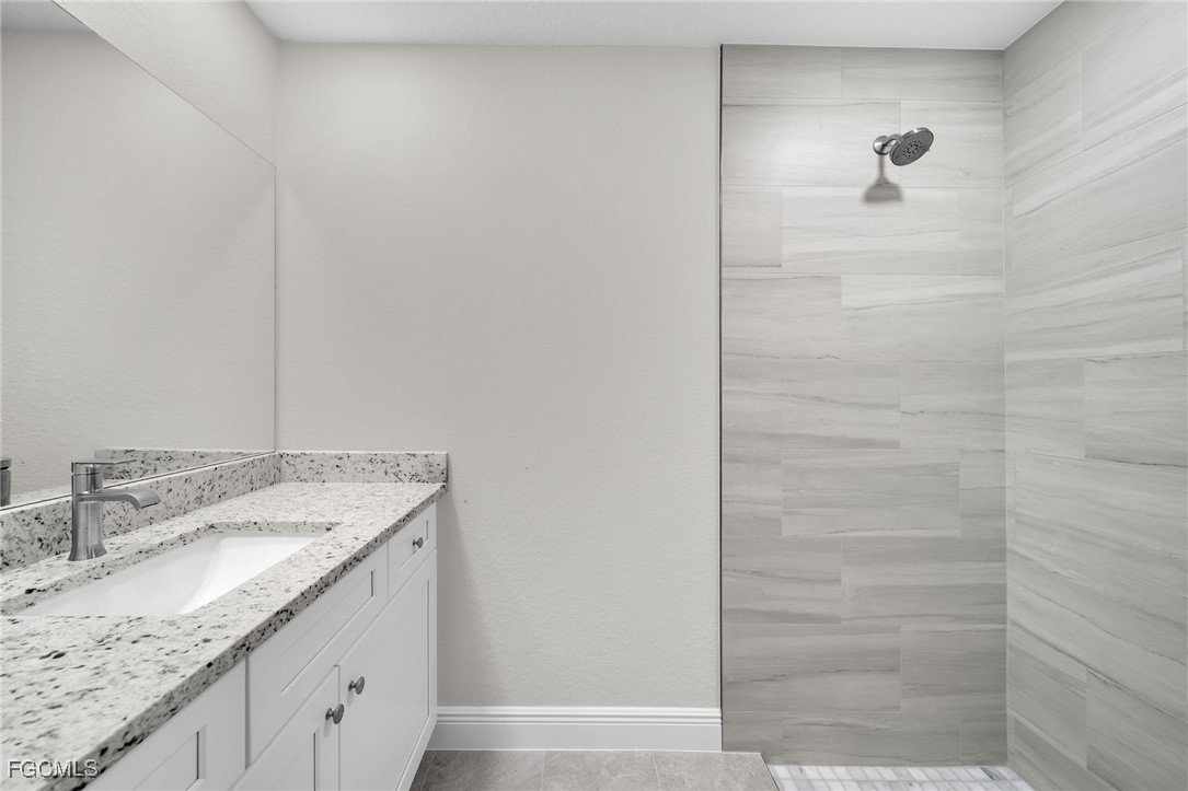 3 Bed SingleFamilyResidence for Sale in Lehigh Acres, photo 8