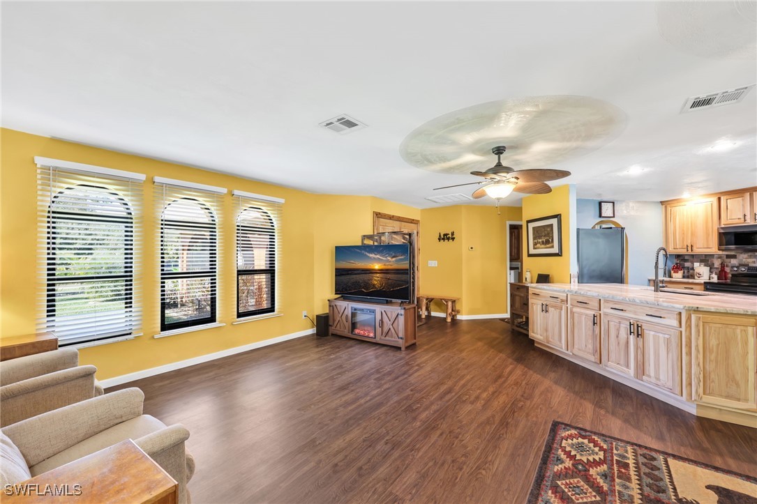 3 Bed Pool Home for Sale in Lehigh Acres, photo 8