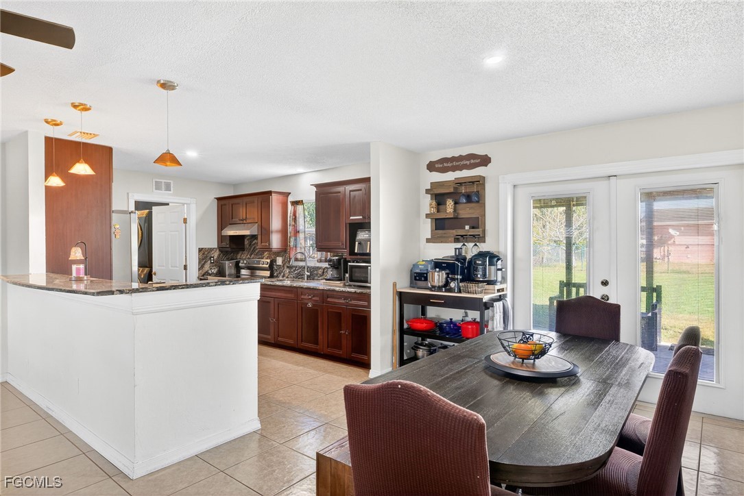 3 Bed SingleFamilyResidence for Sale in Lehigh Acres, photo 8