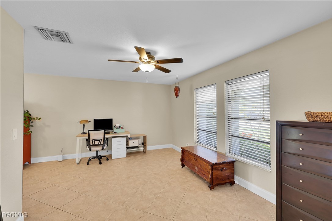 3 Bed SingleFamilyResidence for Sale in Cape Coral, photo 8