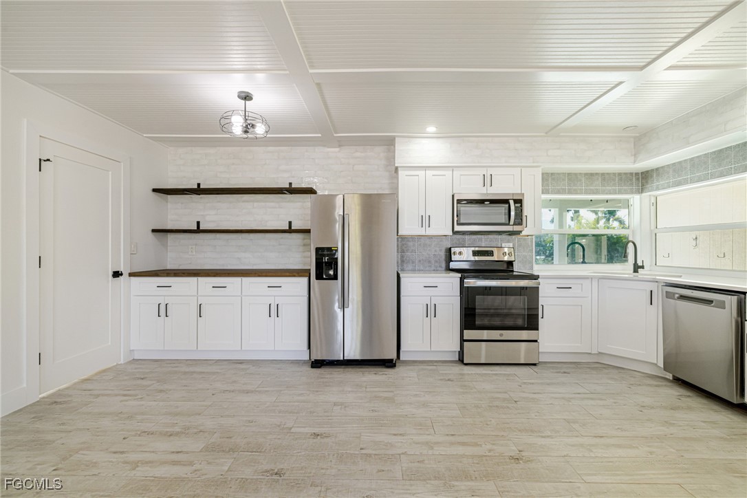 3 Bed Pool Home for Sale in Cape Coral, photo 8
