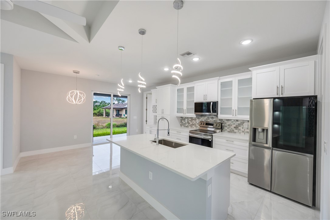 3 Bed SingleFamilyResidence for Sale in Lehigh Acres, photo 8