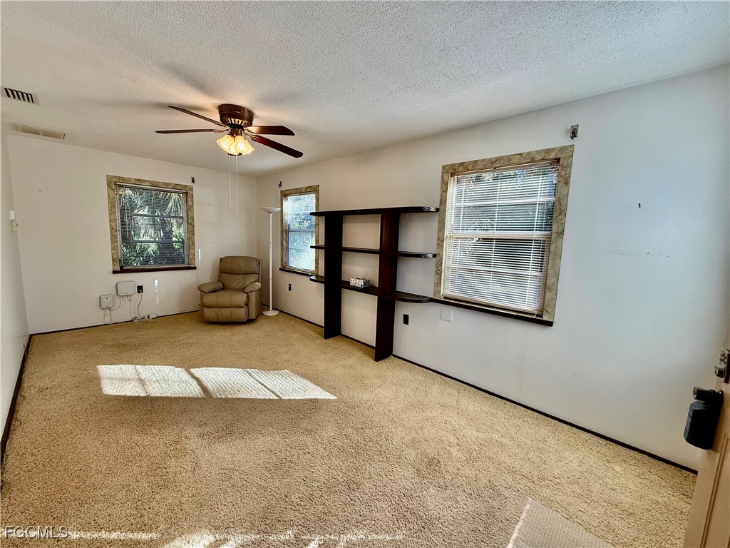 1 Bed SingleFamilyResidence for Sale in Lehigh Acres, photo 8