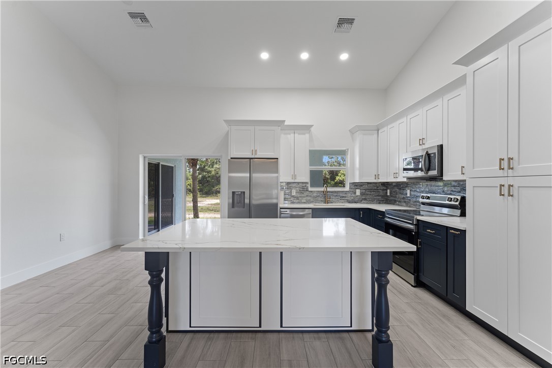3 Bed SingleFamilyResidence for Sale in Lehigh Acres, photo 8