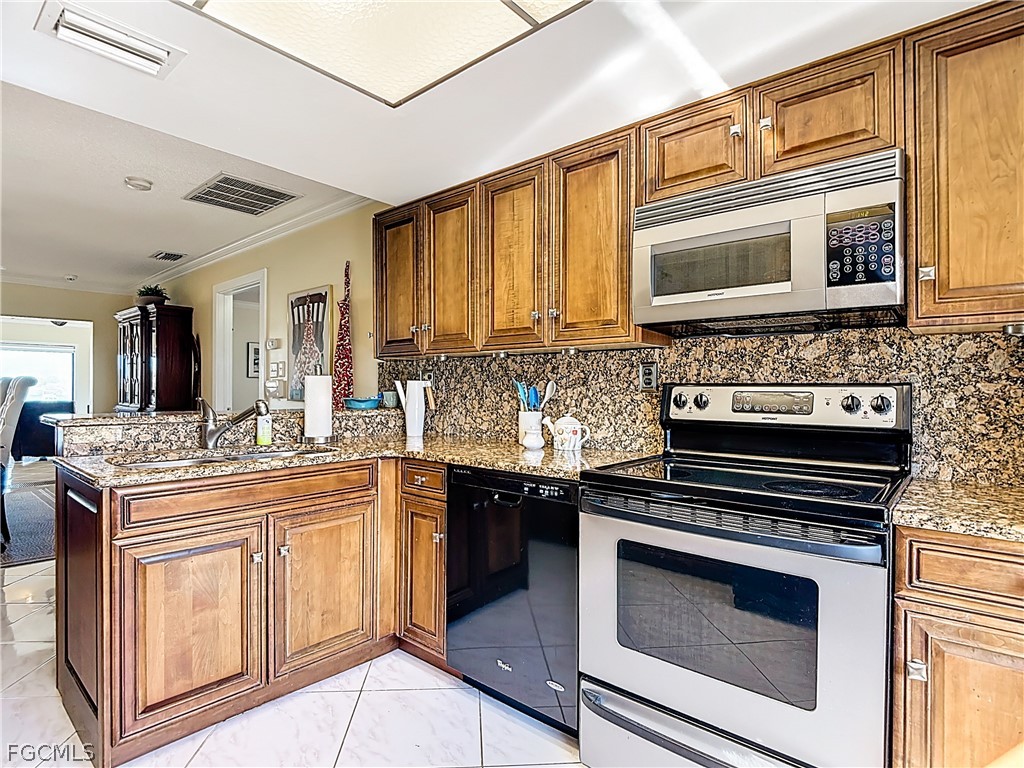 2 Bed Waterfront Home for Sale in Labelle, photo 8