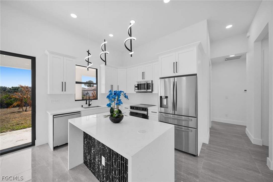 3 Bed SingleFamilyResidence for Sale in Lehigh Acres, photo 8