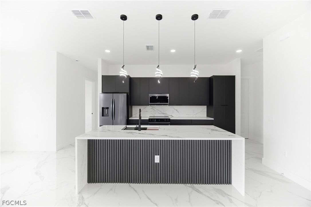 3 Bed SingleFamilyResidence for Sale in Lehigh Acres, photo 8