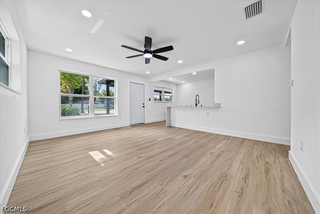 2 Bed SingleFamilyResidence for Sale in Fort Myers, photo 8