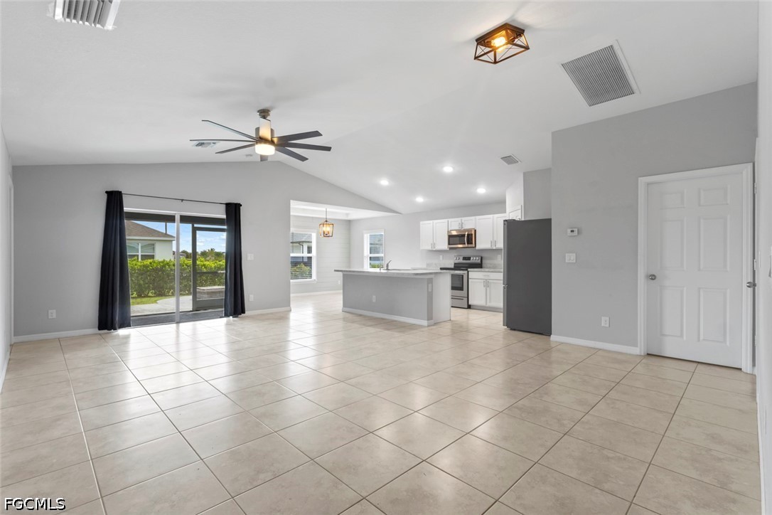 3 Bed SingleFamilyResidence for Sale in Cape Coral, photo 8