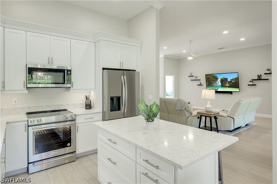 2 Bed SingleFamilyResidence for Sale in Naples, photo 8
