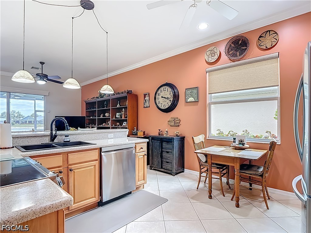 2 Bed Waterfront Home for Sale in Palm Island, photo 8