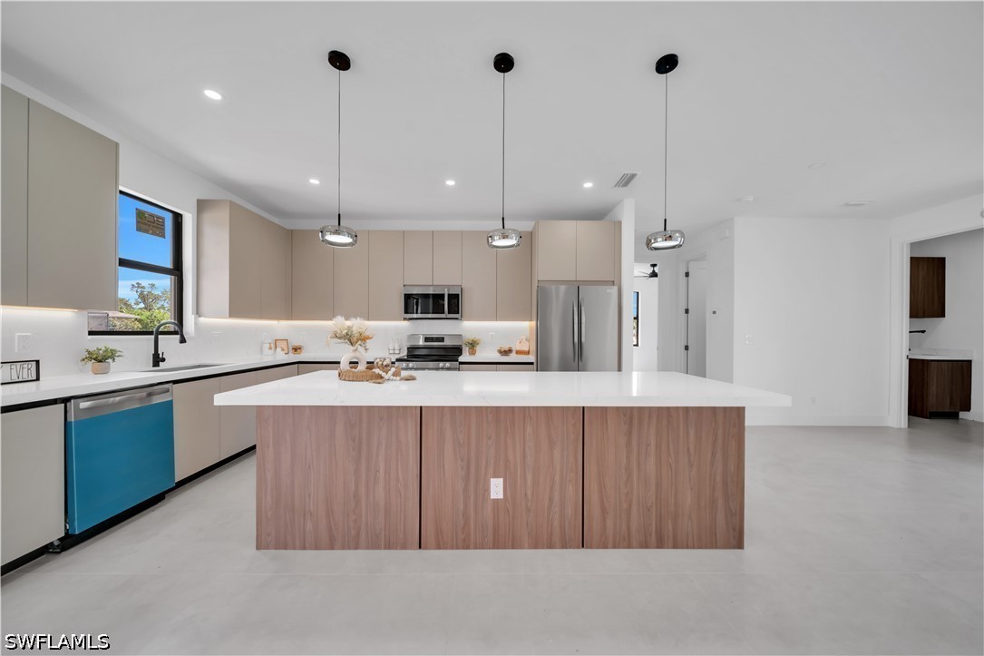 4 Bed SingleFamilyResidence for Sale in Lehigh Acres, photo 8