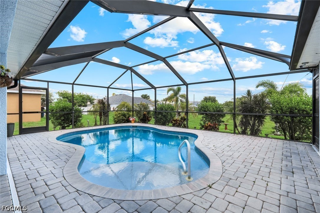 3 Bed Pool Home for Sale in Cape Coral, photo 8