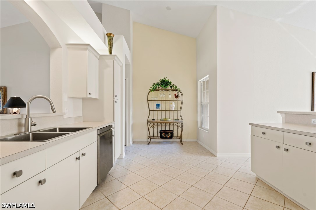 2 Bed Condominium for Sale in Sabal Palm, photo 8
