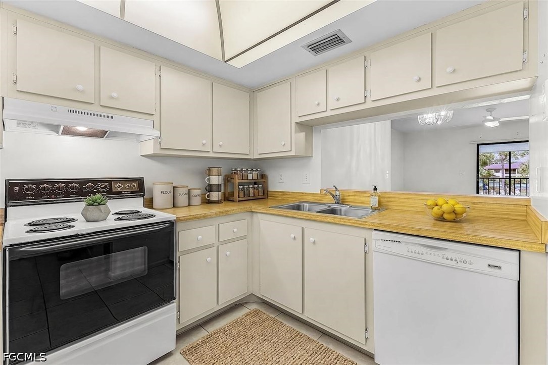2 Bed Condominium for Sale in Naples, photo 8