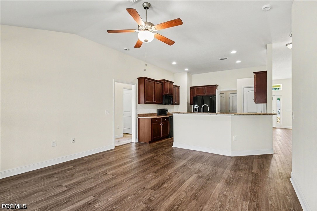 3 Bed SingleFamilyResidence for Sale in Cape Coral, photo 8