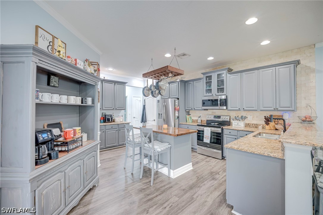 5 Bed Pool Home for Sale in Promenade West, photo 8