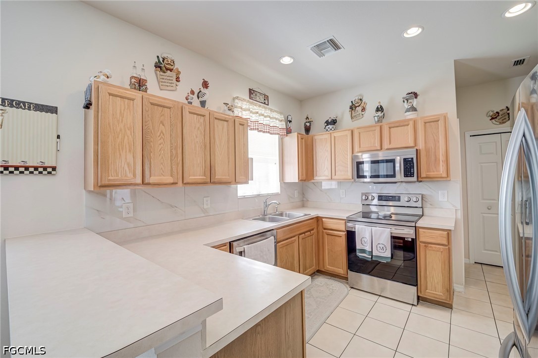 4 Bed SingleFamilyResidence for Sale in Lehigh Acres, photo 8