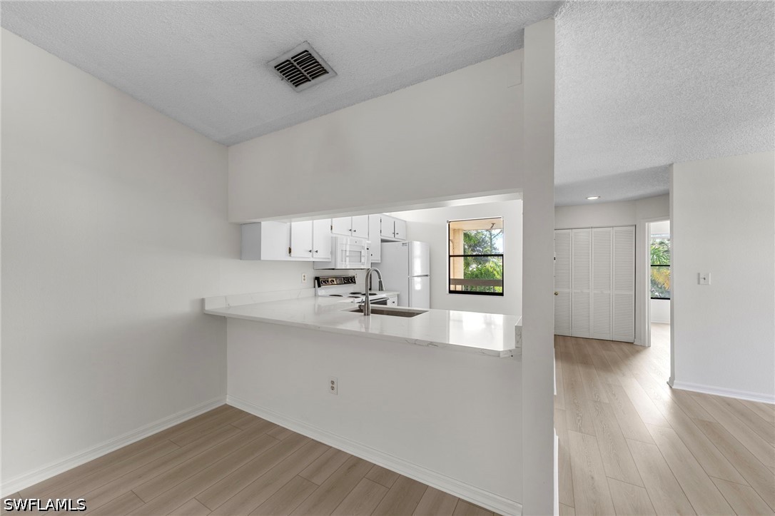 2 Bed Condominium for Sale in Fort Myers, photo 8