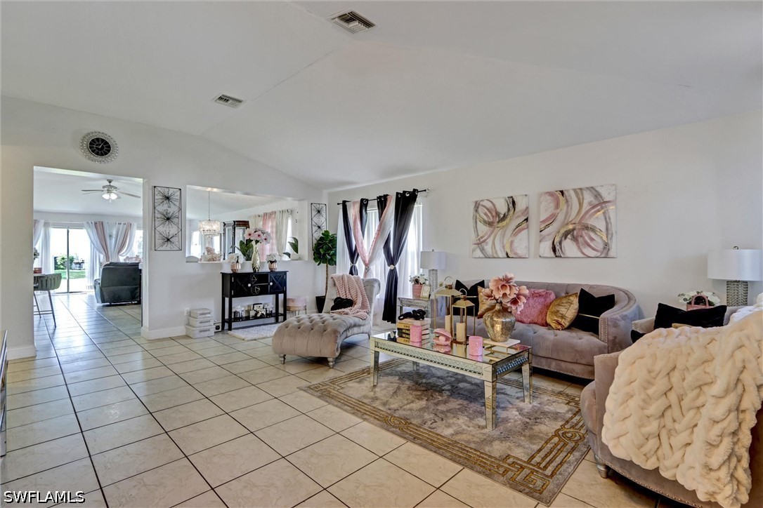 4 Bed SingleFamilyResidence for Sale in Town Lakes, photo 8