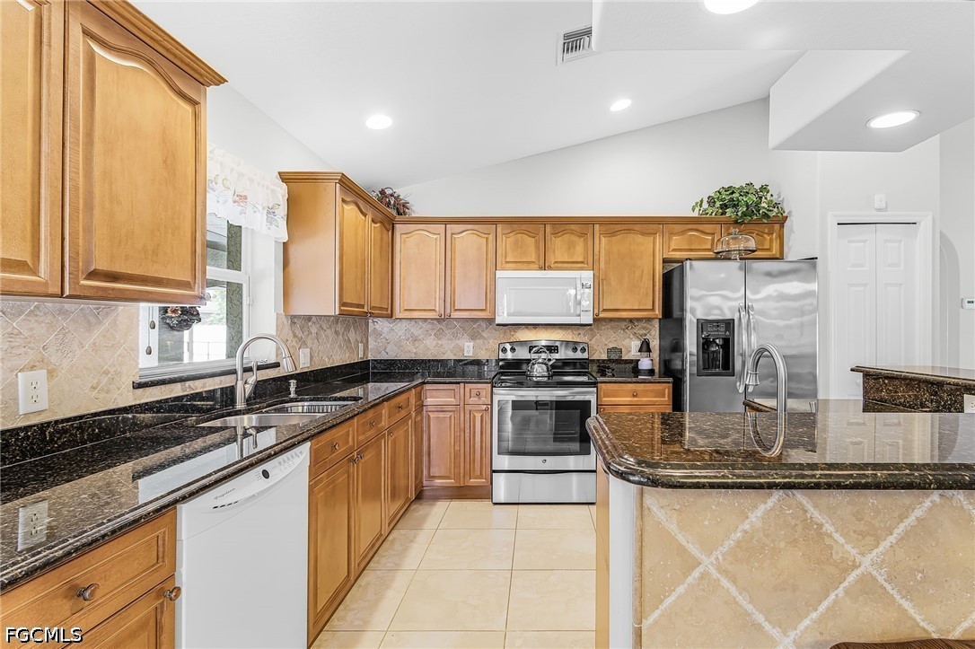 3 Bed Pool Home for Sale in Cape Coral, photo 8