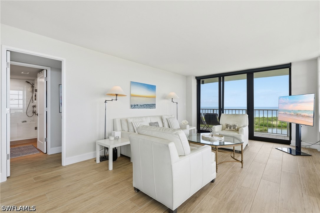 2 Bed Waterfront Home for Sale in Marco Island, photo 8