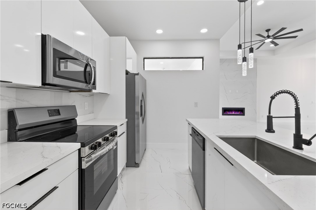 4 Bed SingleFamilyResidence for Sale in Cape Coral, photo 8