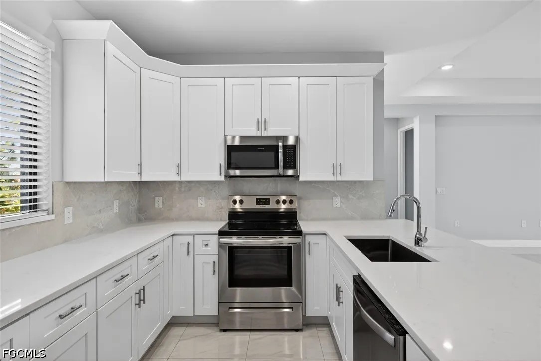 3 Bed SingleFamilyResidence for Sale in Cape Coral, photo 8