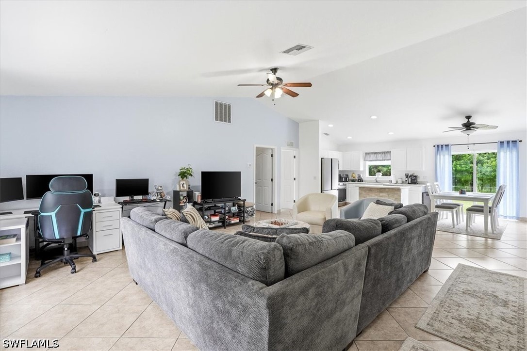 3 Bed SingleFamilyResidence for Sale in Lehigh Acres, photo 8