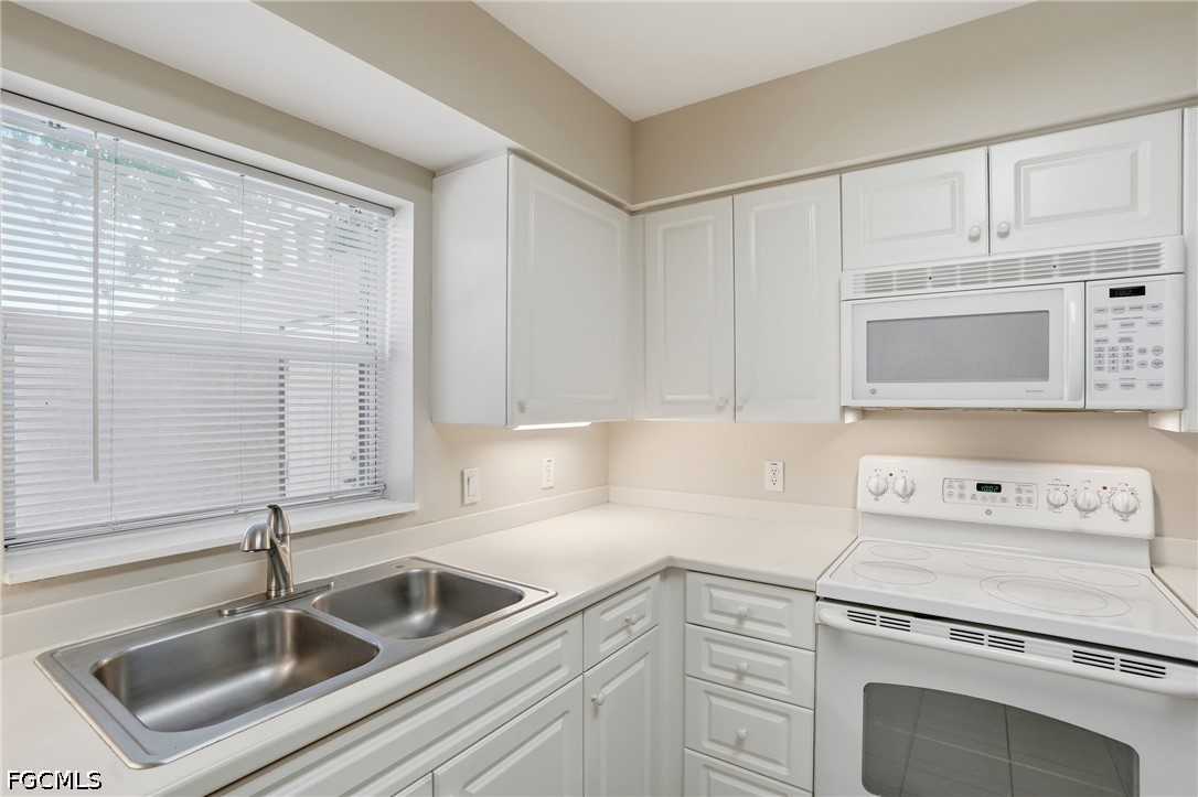 3 Bed Attached for Sale in Naples, photo 8