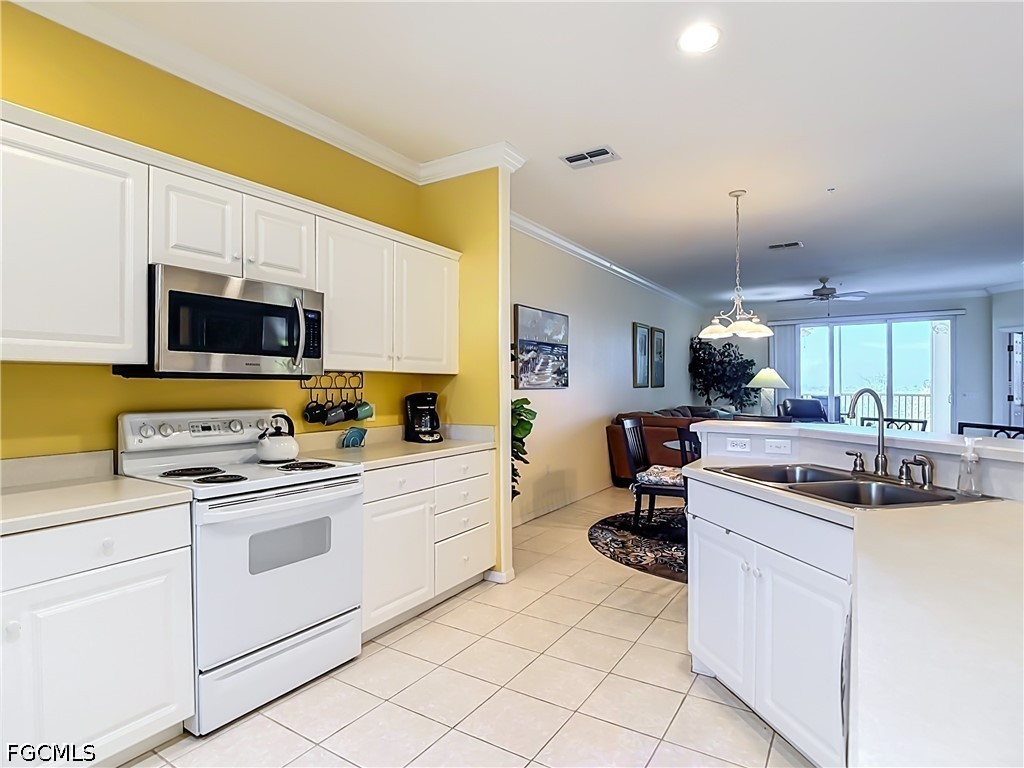 2 Bed Waterfront Home for Sale in Fort Myers, photo 8
