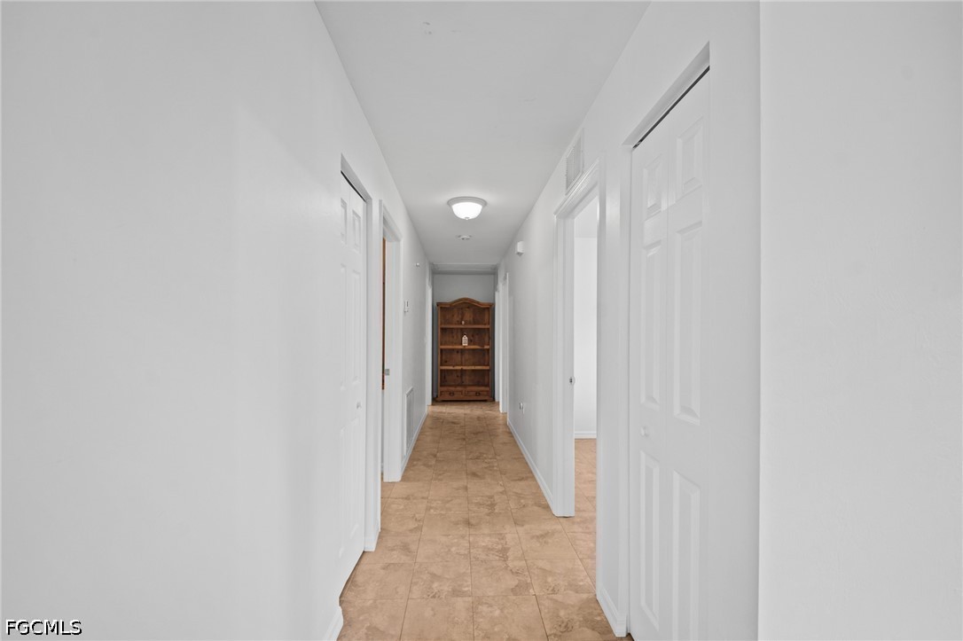 3 Bed SingleFamilyResidence for Sale in Lehigh Acres, photo 8