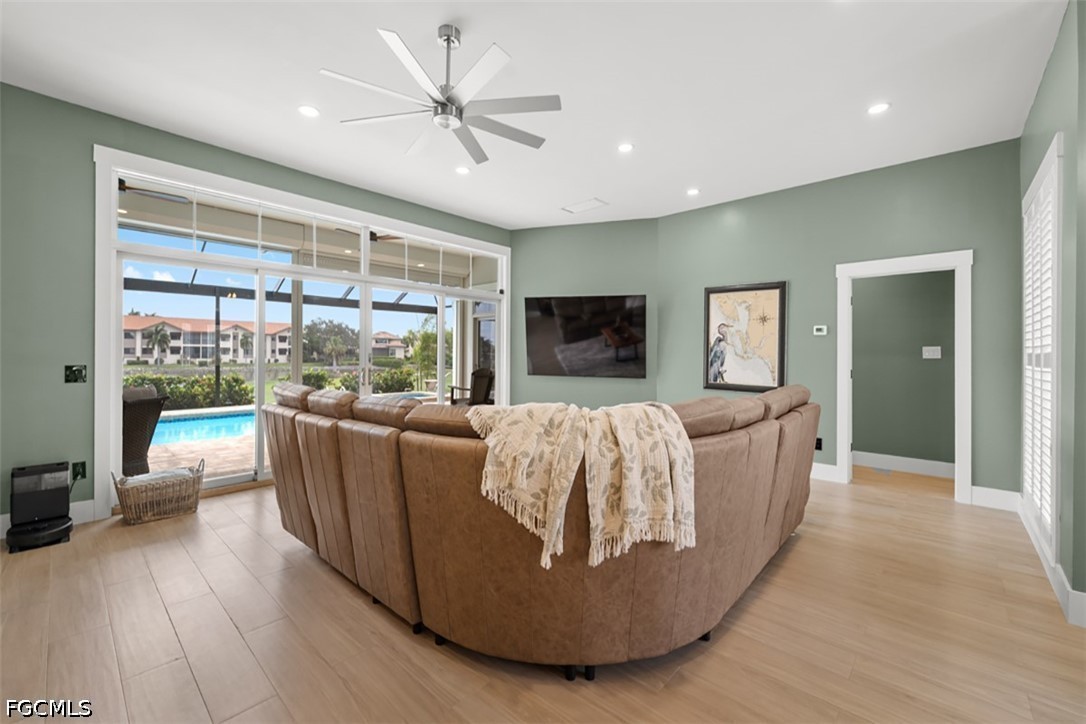 4 Bed Pool Home for Sale in The Forest, photo 8