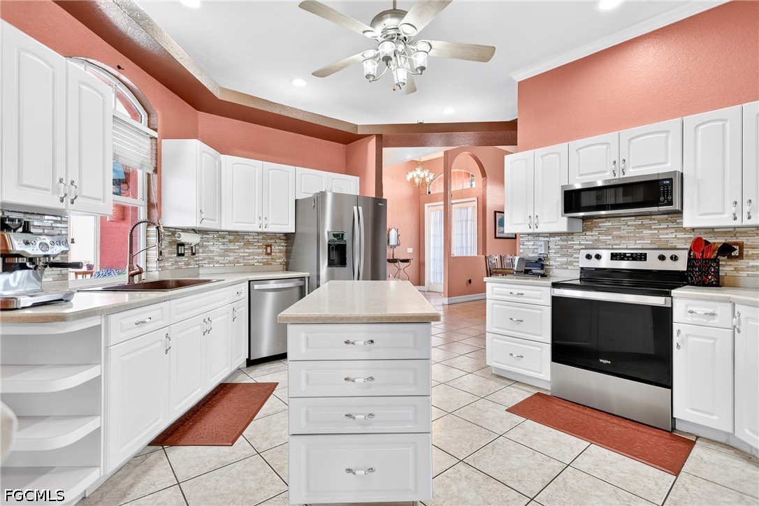 3 Bed Pool Home for Sale in Cape Coral, photo 8