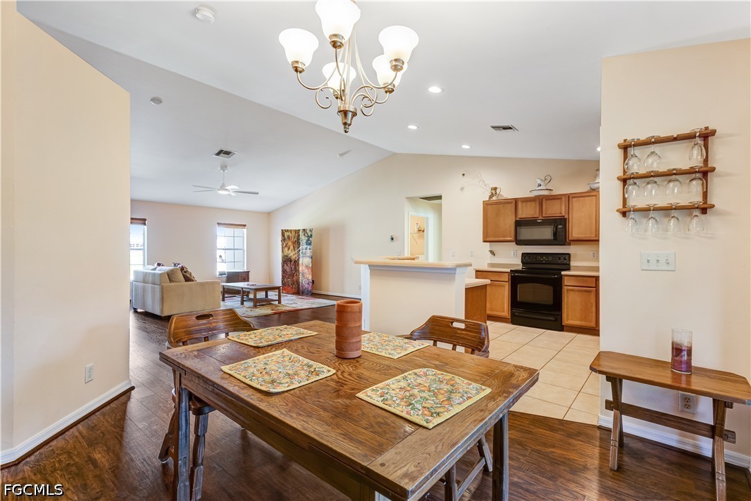 3 Bed SingleFamilyResidence for Sale in Cape Coral, photo 8