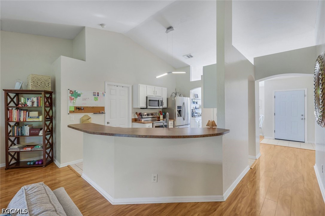 3 Bed SingleFamilyResidence for Sale in Cape Coral, photo 8