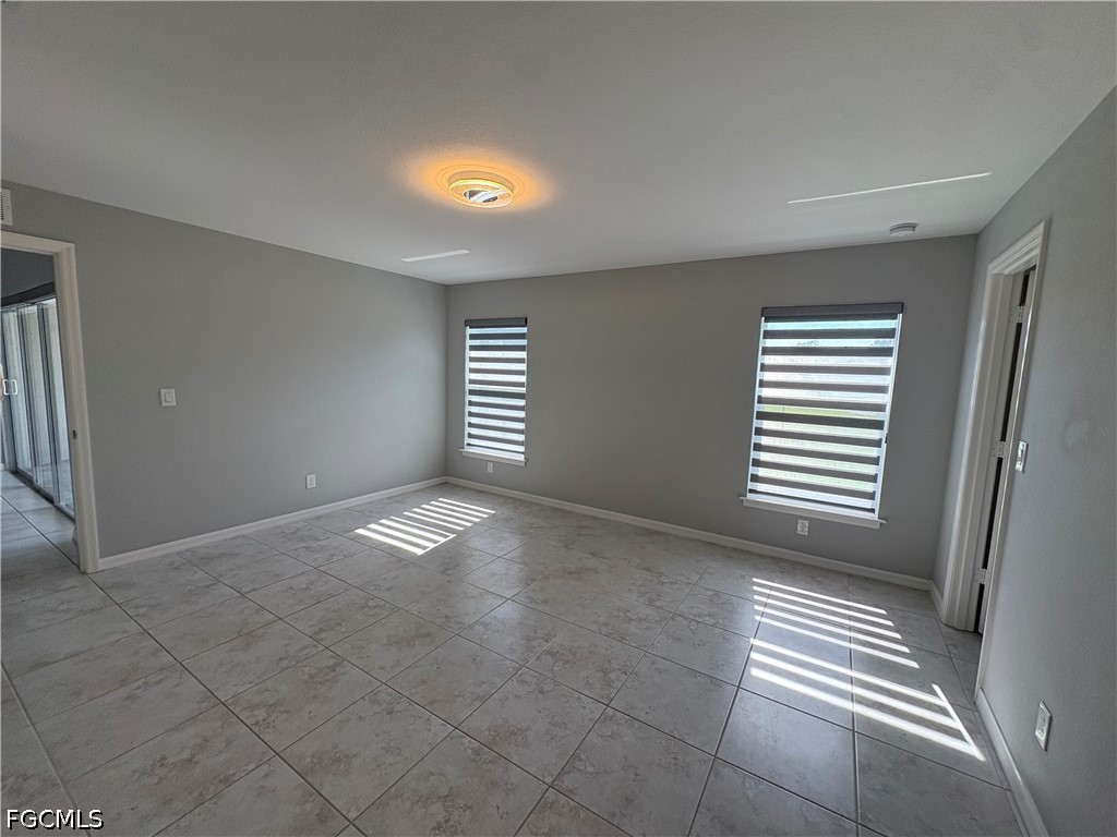 3 Bed SingleFamilyResidence for Sale in Cape Coral, photo 8