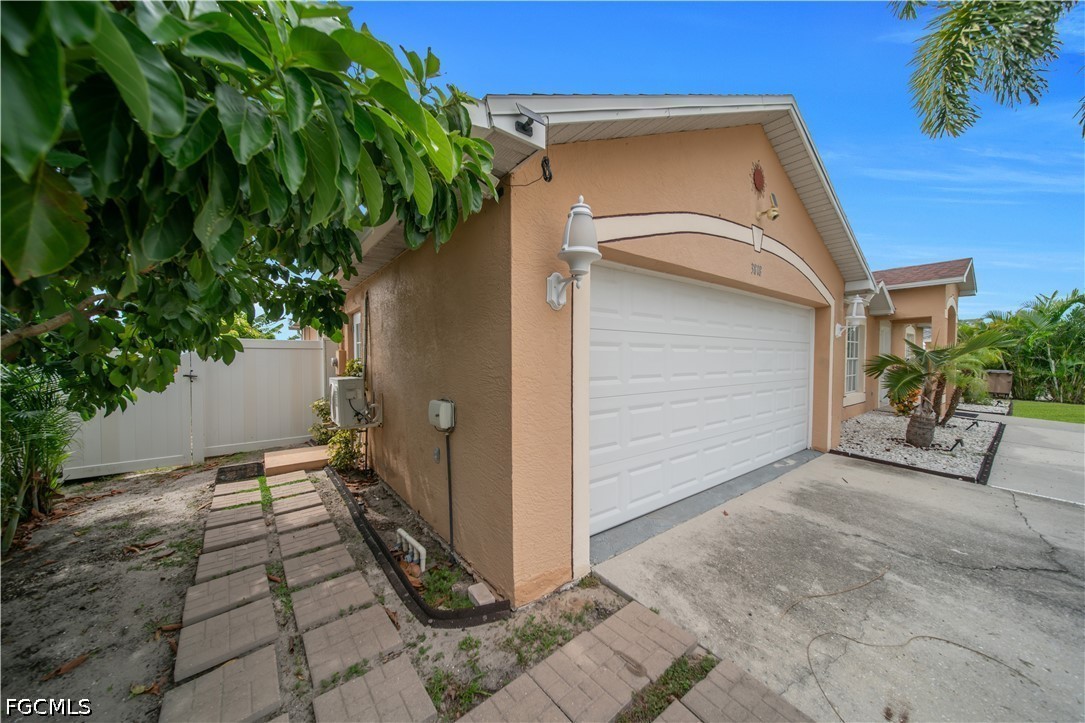 3 Bed Pool Home for Sale in Cape Coral, photo 8